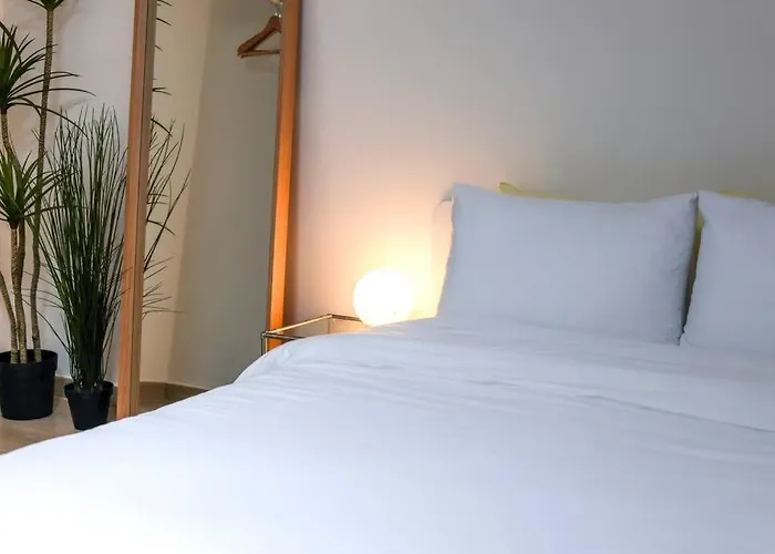 Modern And Comfy House/ Hongik St. Exit 2 10min * Seoul