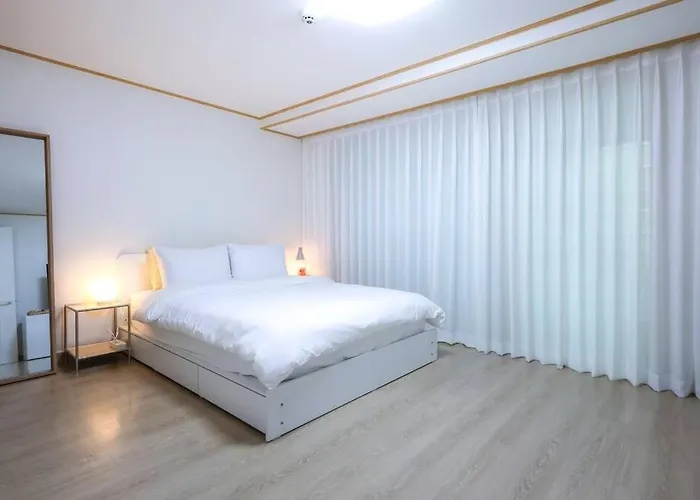 Holiday home Modern And Comfy House/ Hongik St. Exit 2 10min Seoul