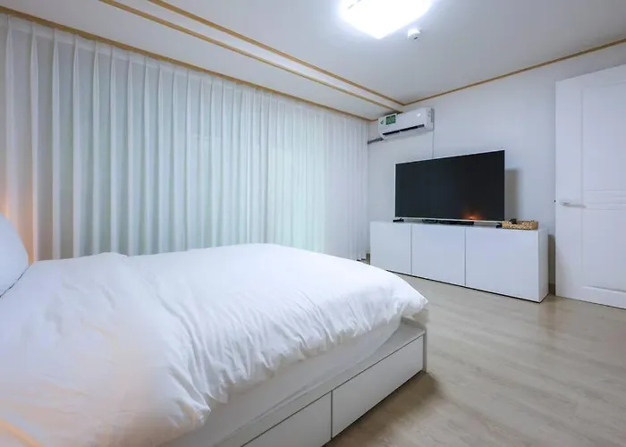 Holiday home Modern And Comfy House/ Hongik St. Exit 2 10min
