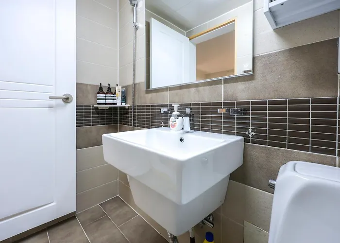 Modern And Comfy House/ Hongik St. Exit 2 10min *