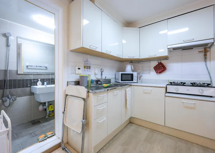 Modern And Comfy House/ Hongik St. Exit 2 10min Seoul