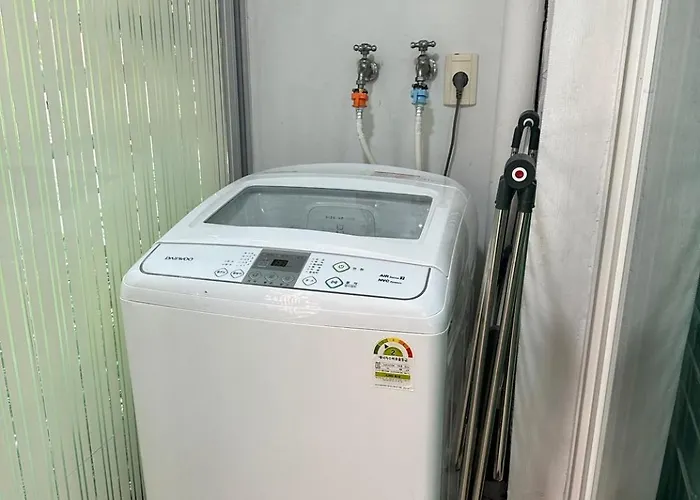 Modern And Comfy House/ Hongik St. Exit 2 10min *